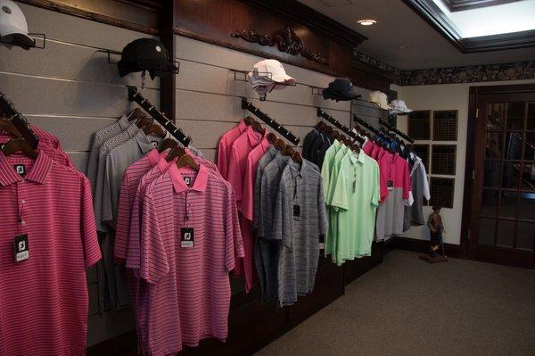 Rarity Bay's Pro Shop stocks some of golfs finest brands. Including Foot Joy, Titleist, Callaway, Ping, and many others.