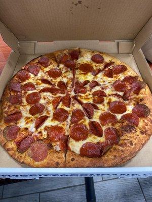 Large pepperoni pizza