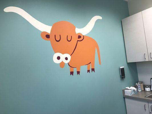 Texas longhorn wall art in the patient room. So cute!