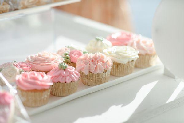 Bridal shower cupcakes