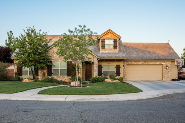 Little Valley Home...Large upstairs Loft space!