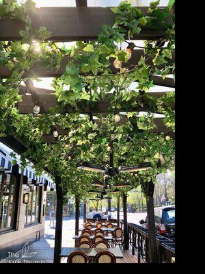 Our recent ivy installation at Gemini restaurant in Chicago.