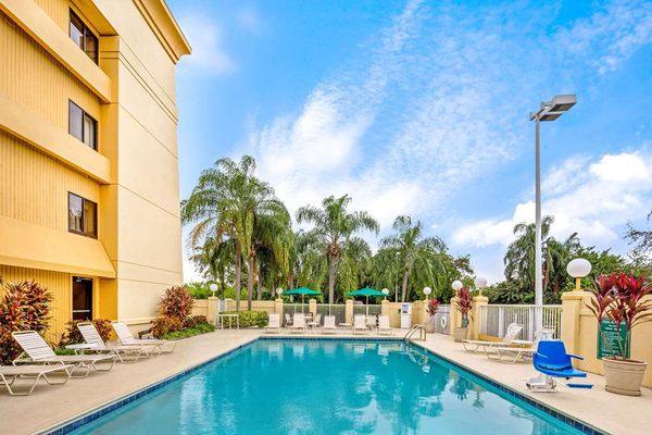 La Quinta Inn & Suites by Wyndham Miami Airport East