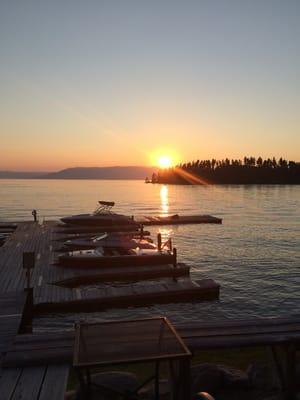 The resort is on the east side of the lake which is perfect to watch the Ost amazing sunsets .