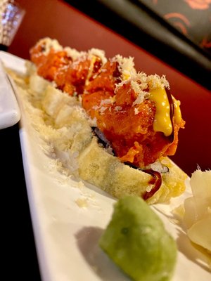 fusion spicy  tuna roll