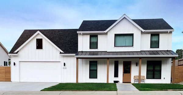 Front exterior of modern farmhouse build