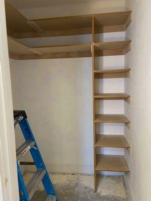 Closet shelving