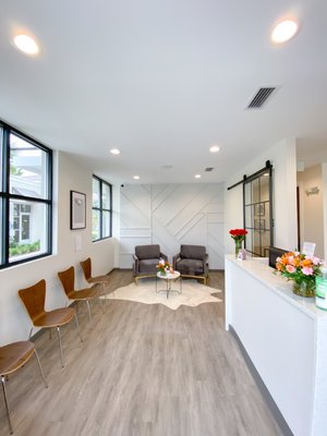 CLEAN & ESTHETIC GUEST LOUNGE