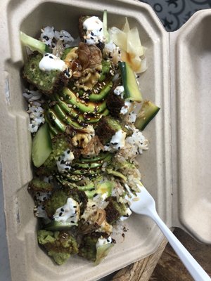 Veggie Poke bowl with falafel, one of the benefits of this type of restaurant