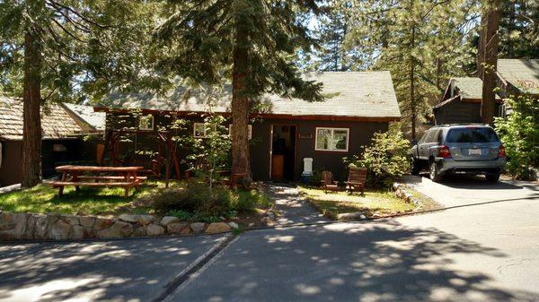 The Sequoia cabin, 2 daybeds & a master bdrm w/ 1 bthrm w/standing shower. Full kitchen w/gas stove/oven. Coffee maker so bring grounds.