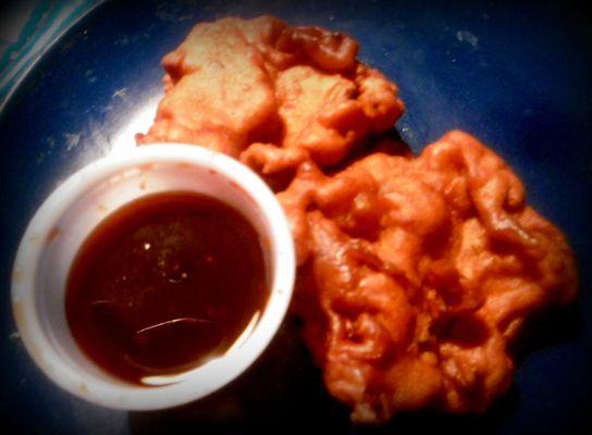 Tamarind chutney gives a little more flavor to the Pakora