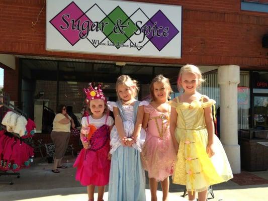 Anna Claire and her party guests standing outside the store!