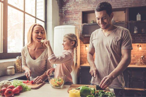 The family that loves their kitchen cooks together!