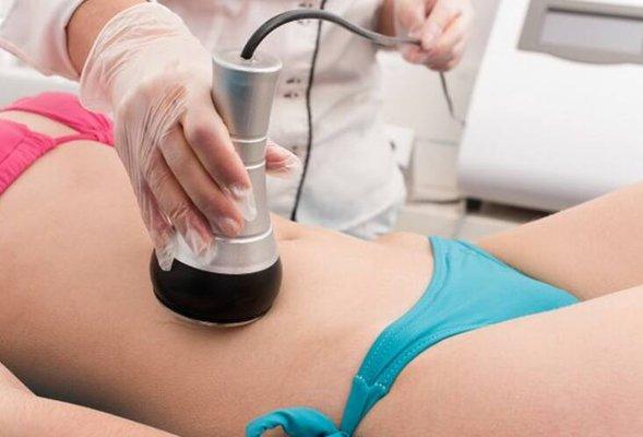 Ultra Cavitacion : Ondas electro magneticas con rayos infrarojos para derretir las moleculas de grasa y dando un mejor contorno al cuerpo.