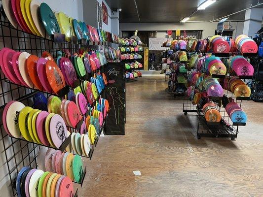 Browse thousands of discs from over 30 different manufacturers.