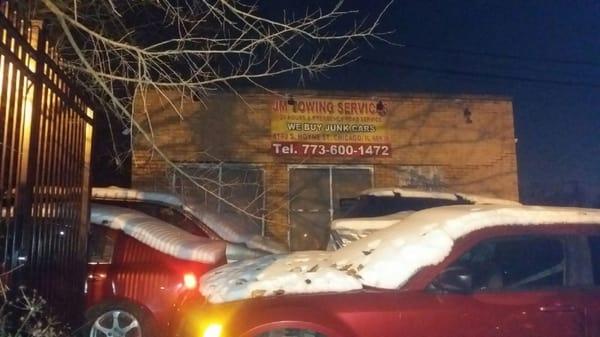 Cheap towing in Chicago 24 hours a day.