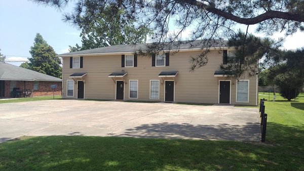 2 bedroom 1 and 1/2 bath townhomes