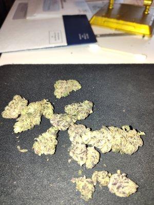 again, where is the kief, not expecting a lot, mind you, but I should not see purple in these pics