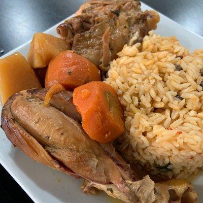 Pollo Guisado - Stew Chicken Meal