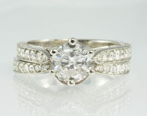 14 KT WHITE GOLD DIAMOND WEDDING RING SET