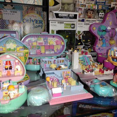 Vintage Polly Pocket Playsets
Locked Case 7
Saint Louis Antique Mall