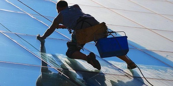 Squeegee Clean & Window Screen Cleaning