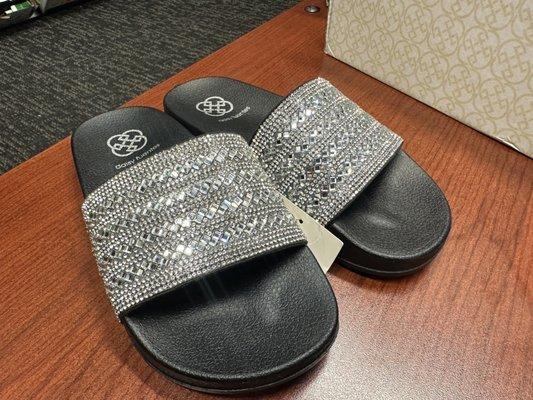 Glam slides for the wifey by Daisy Fuentes