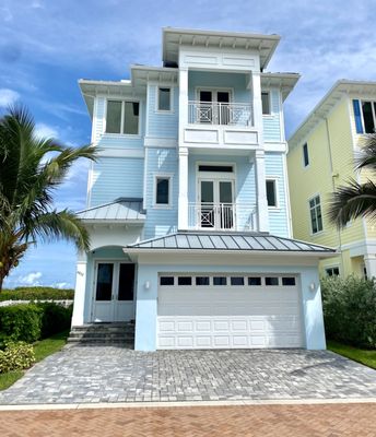 Enjoy luxury oceanfront living at S Hutchison Island 
4/5.5    SqFt-Total:5,862
  or text Alejandra (561)512-2219