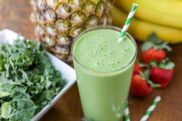 Delicious & Healthy! Kale Pineapple Smoothie