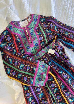 Scored this great set of vintage Oscar de la Renta blouse & skirt, great condition