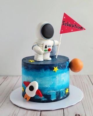 Astronaut cake