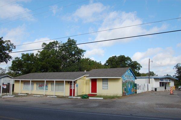 602 W Gilmer St, Ennis
 $99,999.00
 Great Commercial Opportunity