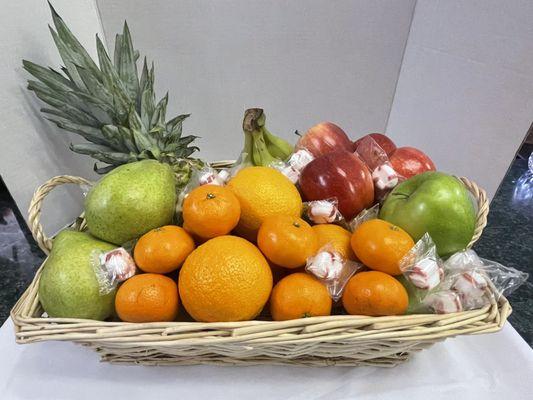 Holiday fruit basket