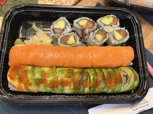 Salmon Avocado Sushi Roll Maki, Mets roll, Dragon Roll