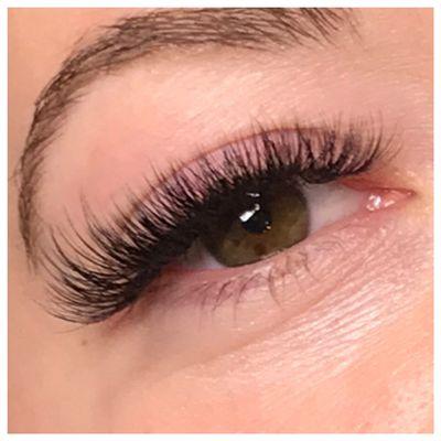 Light volume lashes