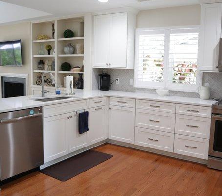 Kitchen cabinet to include Book Shelving