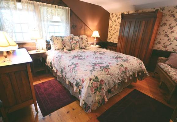 The Ginger Room has original wide plank pine floors, a queen bed and a large bathroom with a tub/shower combo.