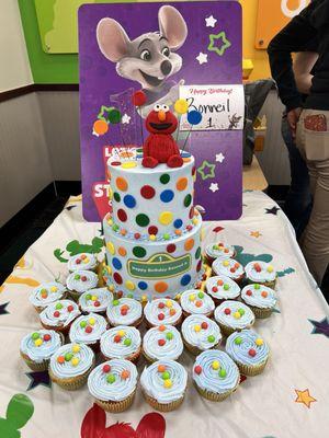 Elmo Cake & Cupcakes