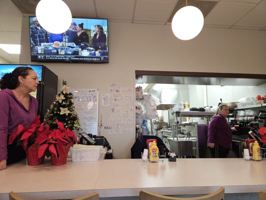 Diner counter looking into the huge kitchen.