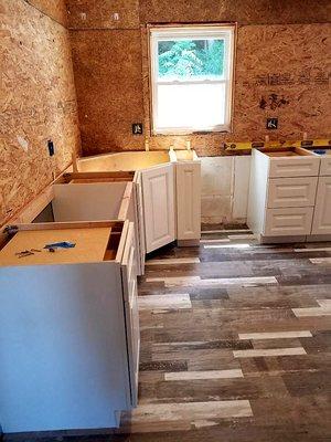 Fully remodeled kitchen, new floors and bottom cabinets installed