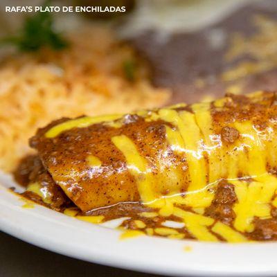 Rafa's Plato de Enchiladas (Beef or Chicken) 
 Served with Mexican rice, refried beans, choice of sauce chili, green tomatillo, ranchera,