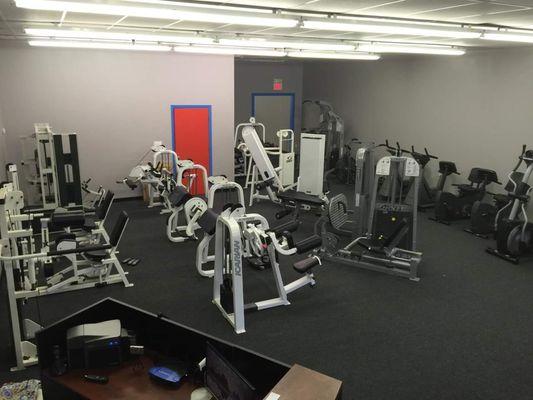 Front area with the circuit set and cardio machines