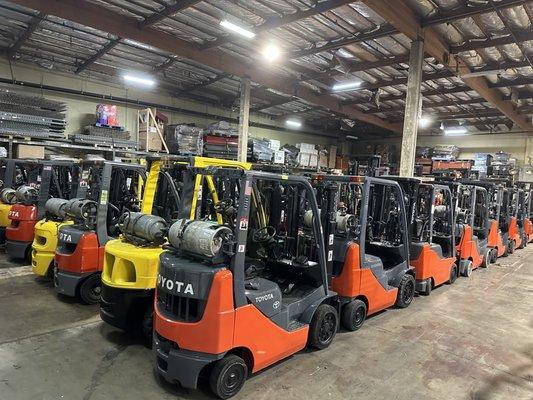 Forklift for rent TOYOTA HYSTER CATERPILLAR NISSAN YALE 2000lbs-16000 lbs