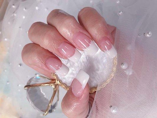 Classic yet Elegant French Nails