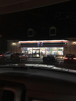 Front of 7-Eleven