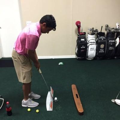 When it's raining outside, practice your putting inside! #noexcuses #puttingarc #golftips #houstongolf #golflessons #indoorgo...