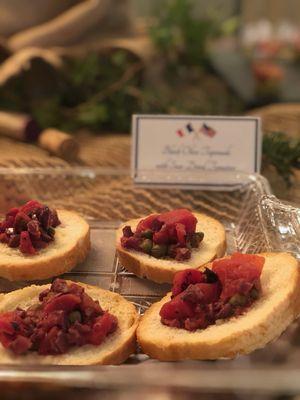 Roasted tomato & Kalamata olive tapenade crostini