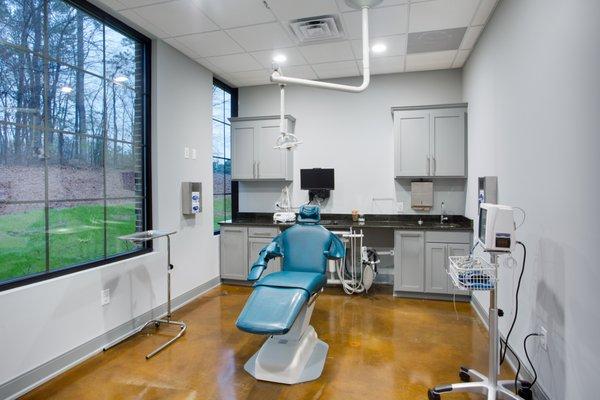 Large oral surgery rooms for Wisdom Teeth removal, extractions, and dental implants.