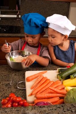 Spitfire Events offers cooking classes for kids and adults in LA.  Cooking Classes can be in any form, party, tutoring, dinner.