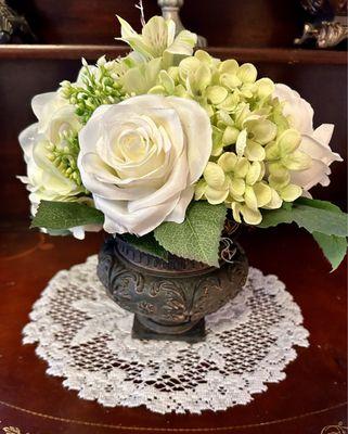 Petite table floral